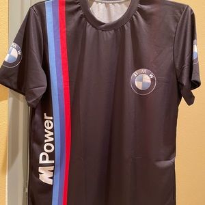 T-shirt with BMW logo on it.